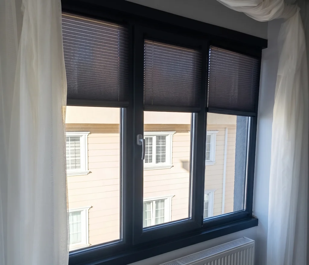 Cam Balkon Perdesi