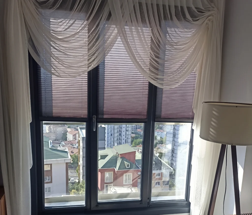 Cam Balkon Perdesi
