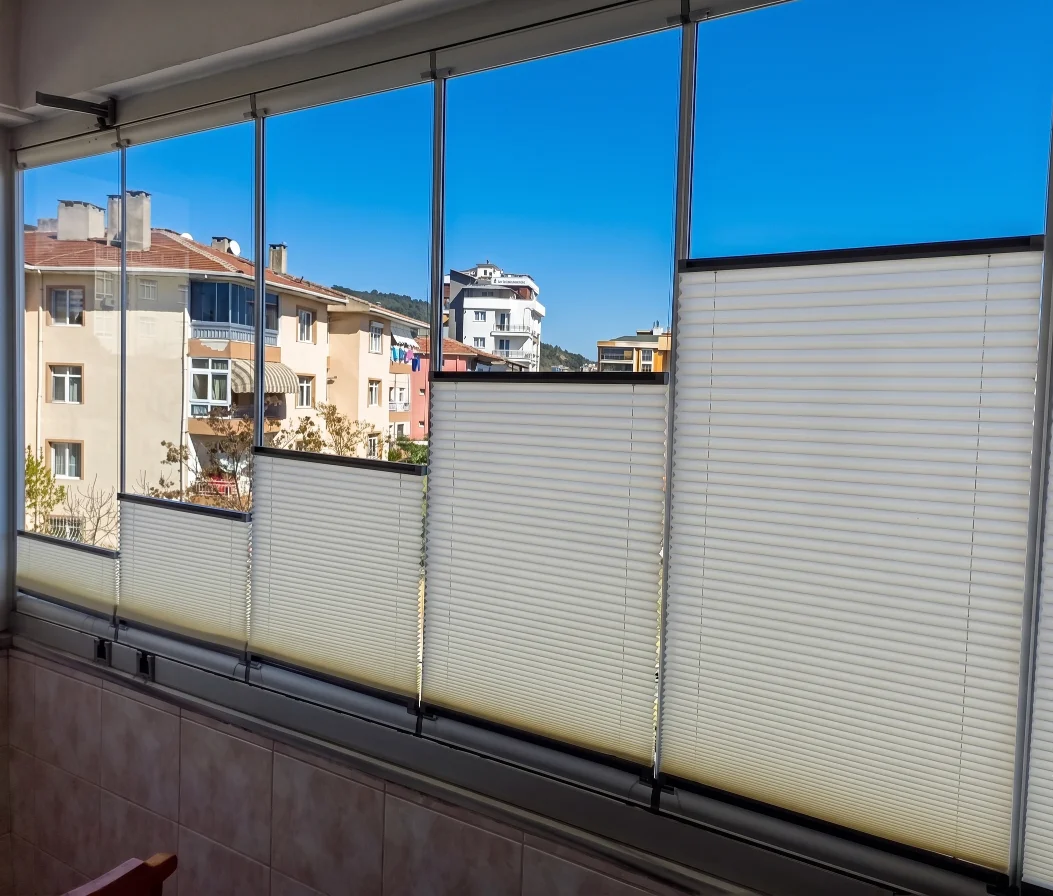 Cam Balkon Perdesi